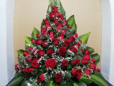 Arreglo Triangular Solo Rosas