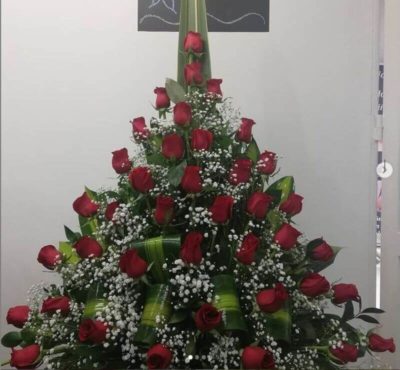 Arreglo Triangular Solo Rosas
