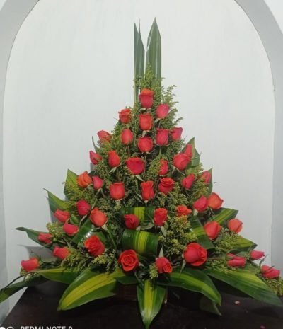 Arreglo Triangular Solo Rosas