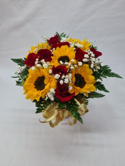 Caja girasoels y rosas