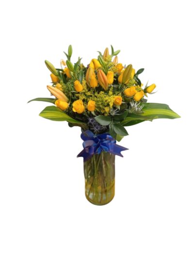 Jarron con rosas y lirios