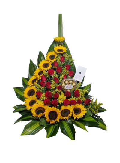 Diseño en L con girasoles y rosas