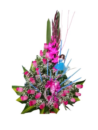 Arreglo clasico con velas y muñeca